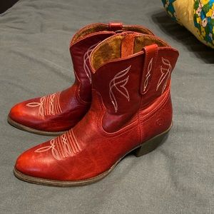 Women’s Ariat Darlin bootie sz 9.5